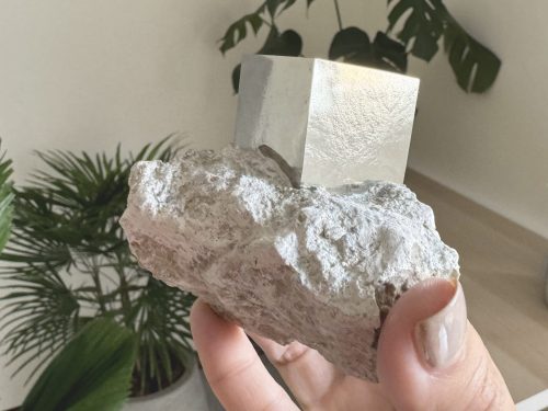 『西班牙黃鐵礦 Pyrite』Matrix019