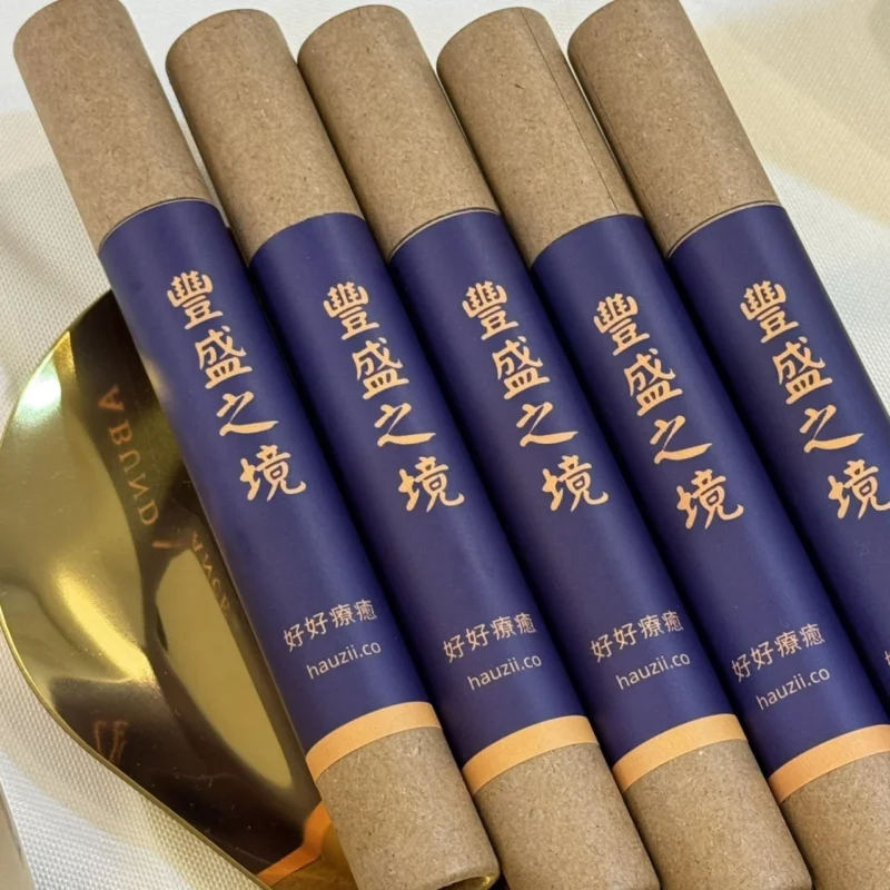 金色托盤上的豐盛之境能量線香