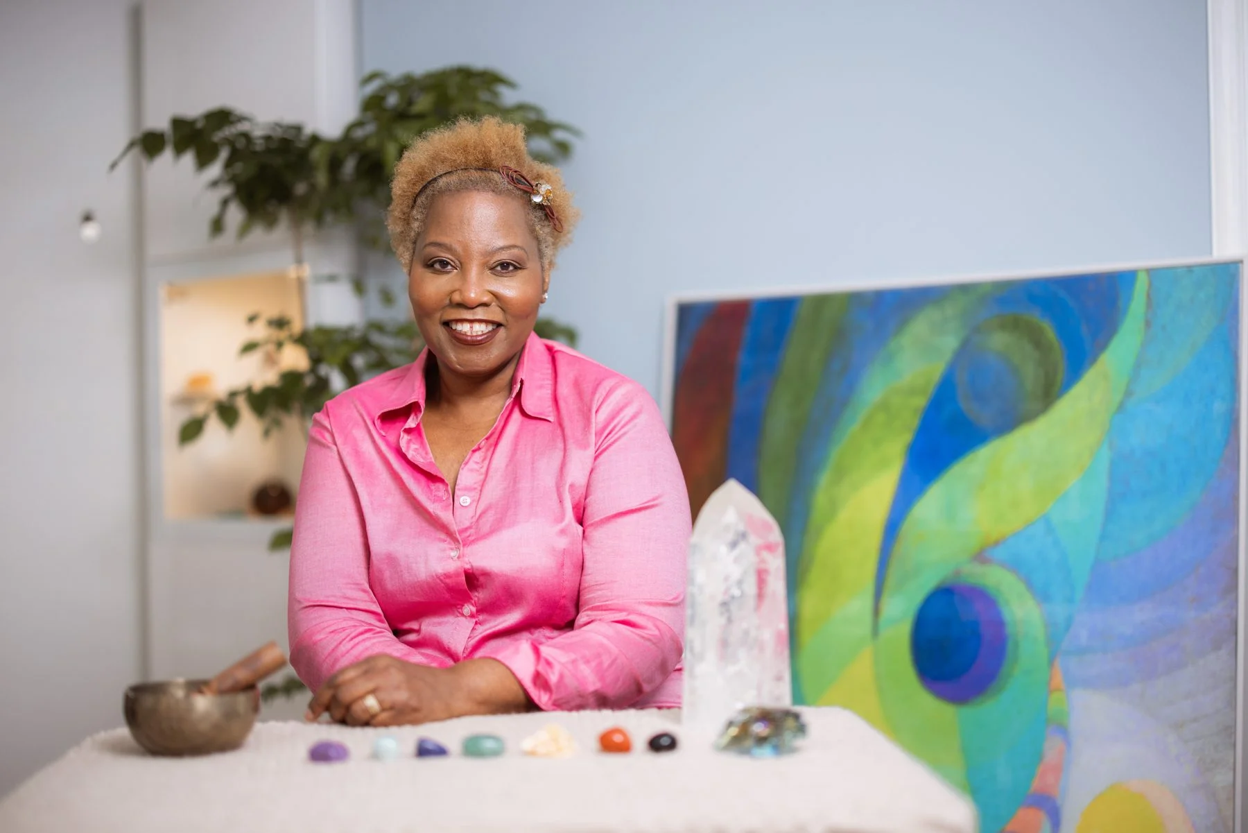 Shirlyn Wright 老師與晶礦、頌缽